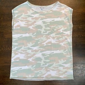 White Birch large camo sleeveless pocket shirt